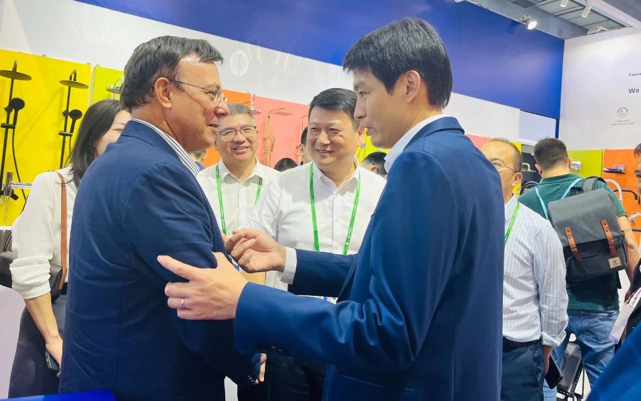 康意潔具閃耀2024年秋季廣交會(huì)，吸引了眾多國(guó)內(nèi)外客商的關(guān)注和贊譽(yù)5.jpg